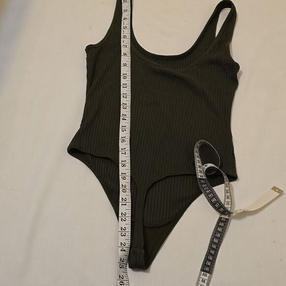aritzia Wilfred free olive color  bodysuit (tank) small - Picture 5 of 7